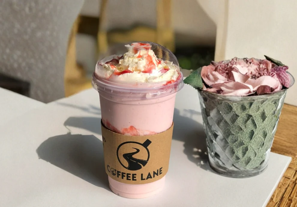 Product imagery supporting the café presentation.